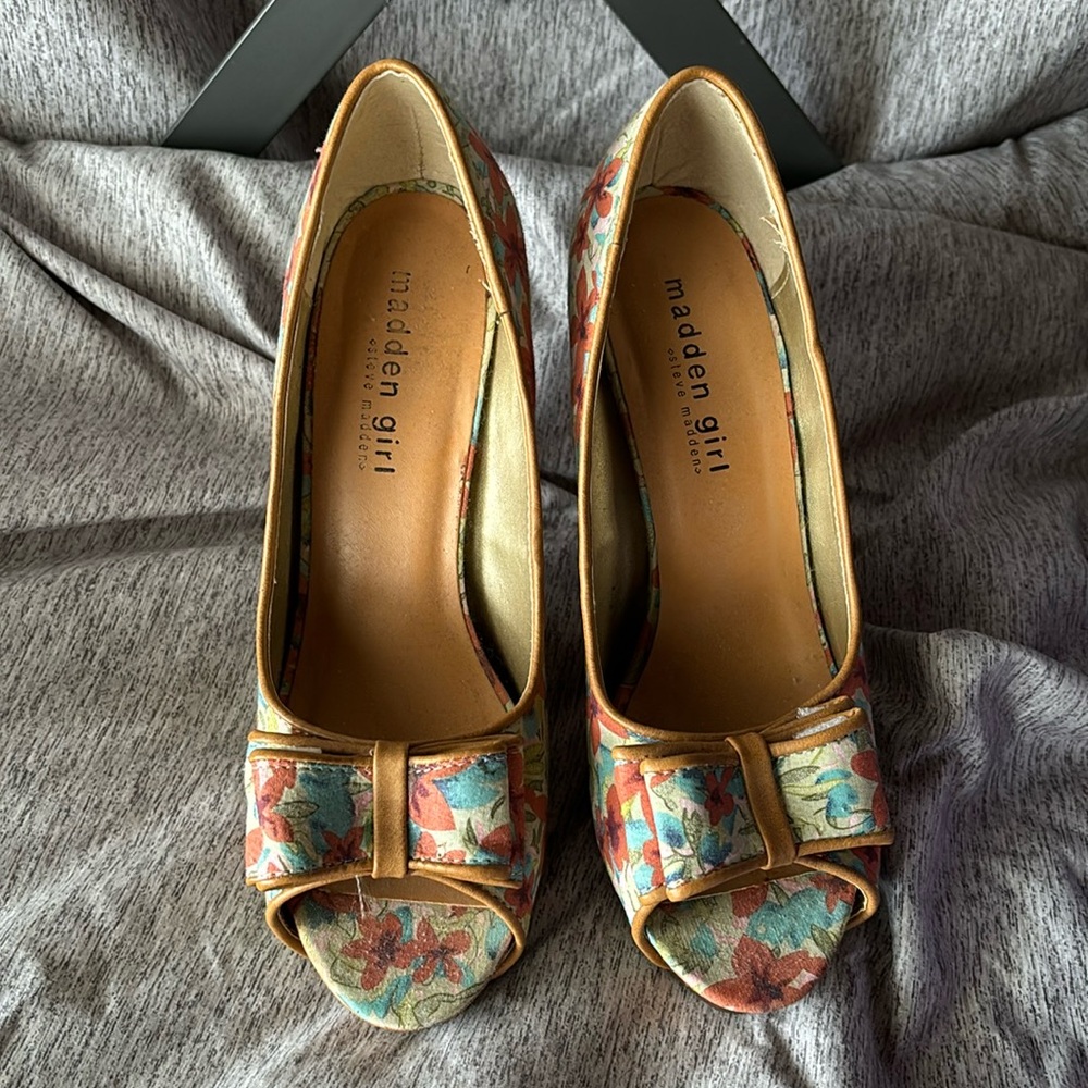 Madden Girl platform heel size 7
